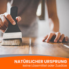 Pinsel auf Holzoberfläche, Text.