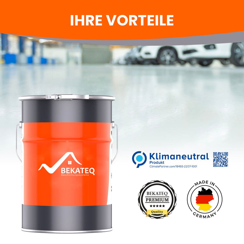 Farbbehälter in Werkstattumgebung.