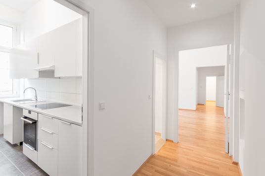 weiß gestrichene wohnung
