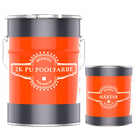 Zwei Kanister mit Poolfarbe.